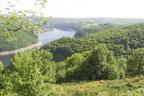 Grandval dam - Camping Auvergne