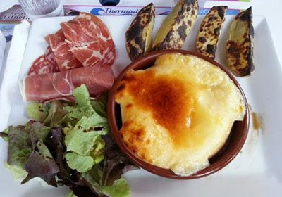 camping cantal avec restaurant