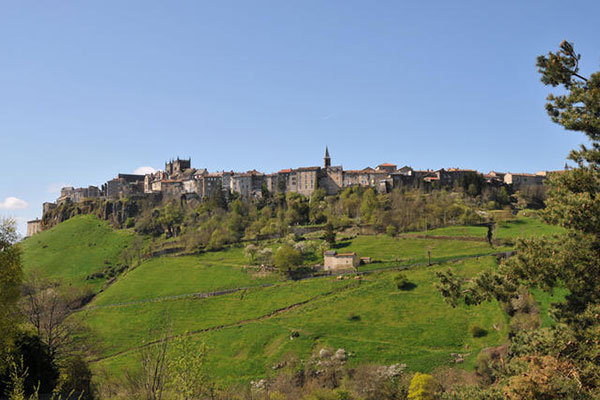 tourism st flour camping auvergne